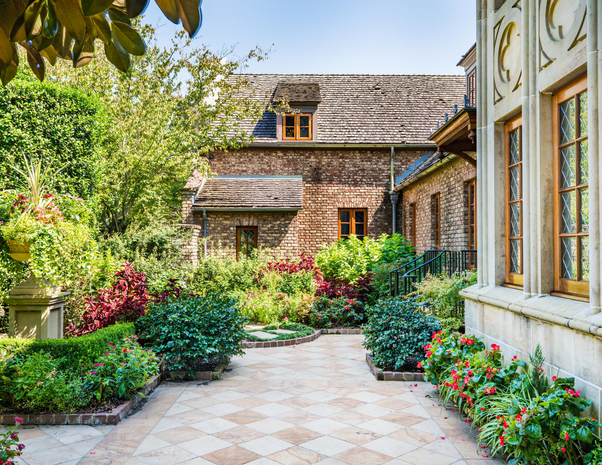 Why Your Vacation Rental Needs Professional Photography (Not iPhone Shots)